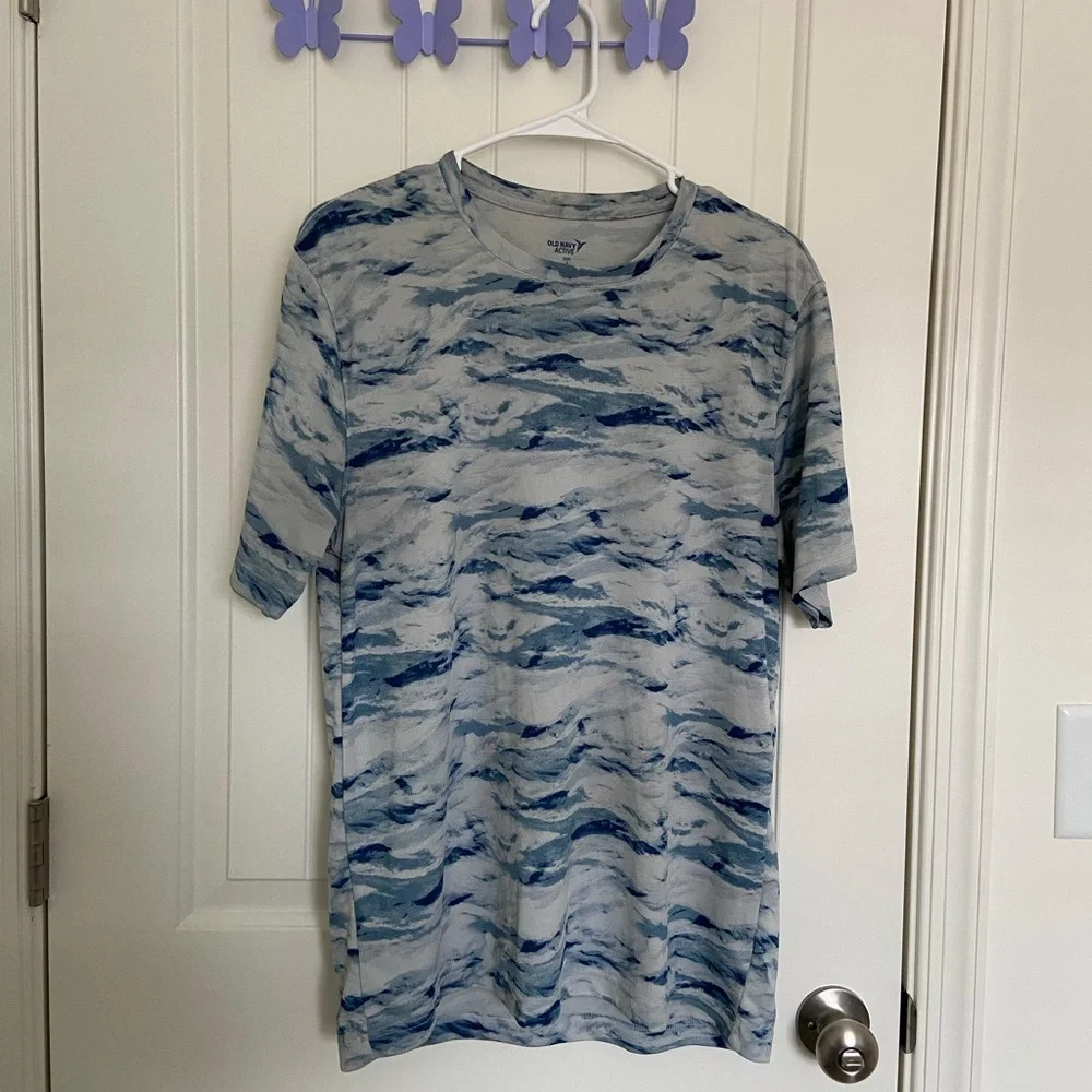 Old Navy men’s blue wave print core active short sleeve tshirt — large